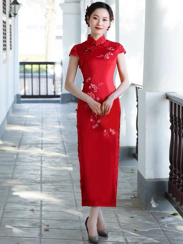 Modern Chinese Qipao, Red embroidered floral Cheongsam, Evening Dress, – QipaoMood