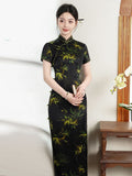 Traditionelles chinesisches Kleid, langes Cheongsam, Seiden-Qipao, Abendkleid, Ballkleid, schwarze Blumenfarbe, kurze Ärmel, Stehkragen