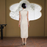 Chinese wedding dress, embroidered Cheongsam, light color sleeveless dress