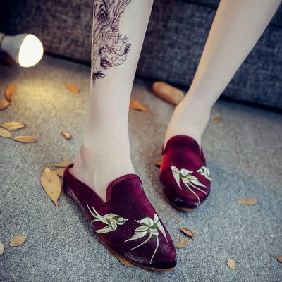 Chinese Embroidery slipper, Women's Slip-on, shoes, swallow pattern, Embroidered Mule, Low heel