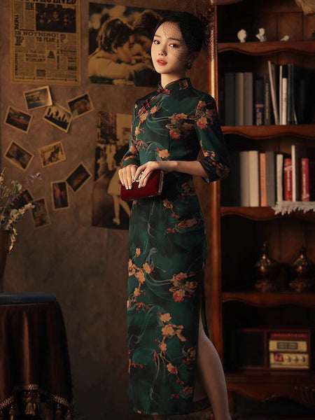 Traditionelles chinesisches Kleid, dunkelgrüner Qipao, Blumendrucke, 3/4-Ärmel, Stehkragen