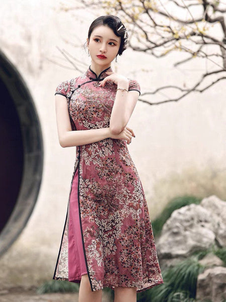 Traditionelles chinesisches Kleid, knielanger Cheongsam, Aodai Qipao, Blumenmuster, Stehkragen
